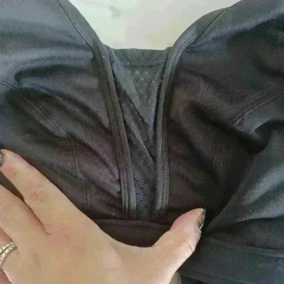 Brooks Black Sports Bra 32B - Picture 6 of 10